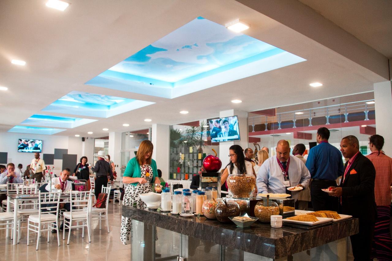 Hotel Regina Resort & Convenciones Cochabamba Buitenkant foto
